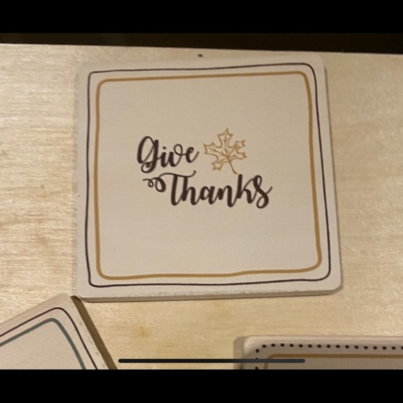 NEW,6 darling coasters.In a wood caddy w/handle!Perfect for the holiday partys. - Picture 4 of 6